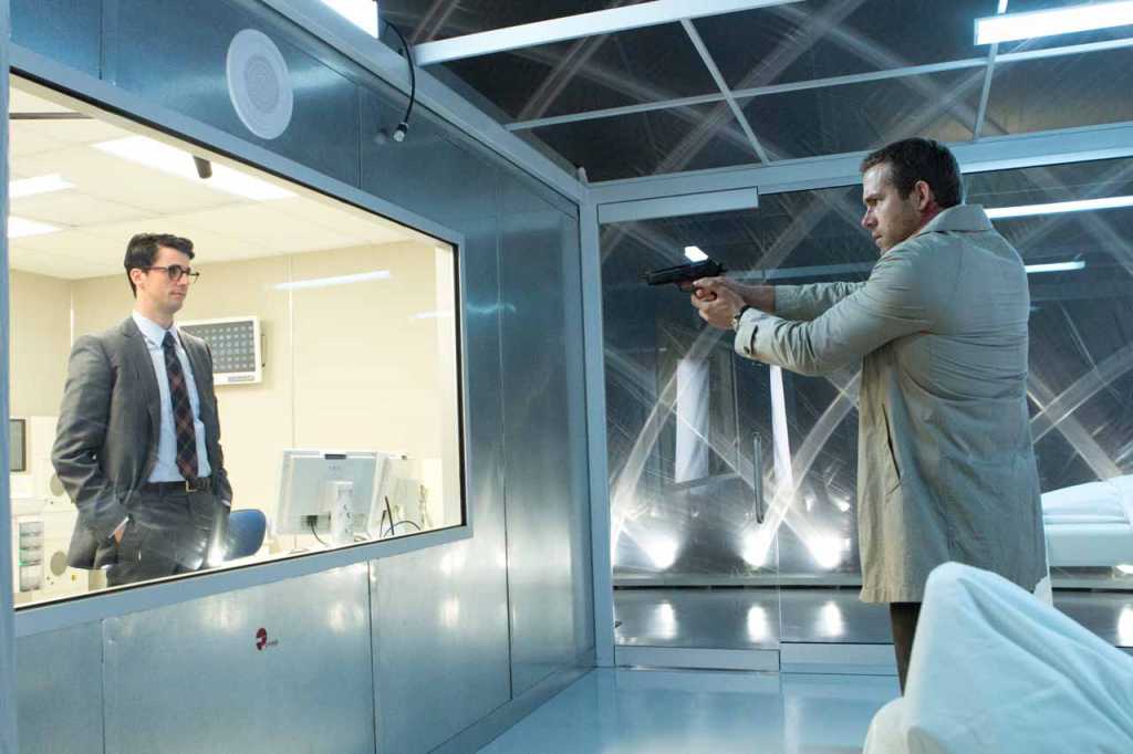 Damian Hale (Reynolds) fait face à Albright (l'excellent Matthew Goode) - Image droits réservés