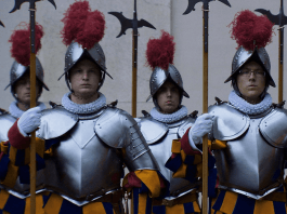 L'esercito più piccolo del mondo, par Gianfranco Pannone