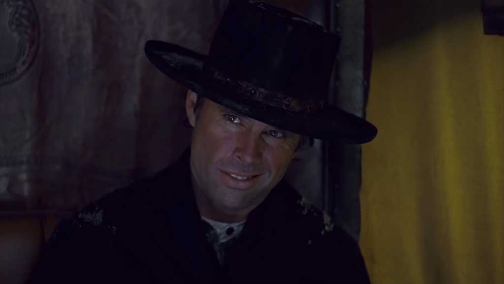 Walton Goggins cartonne dans son rôle de shérif de Red Rock - Image droits réservés - © Ascot Elite