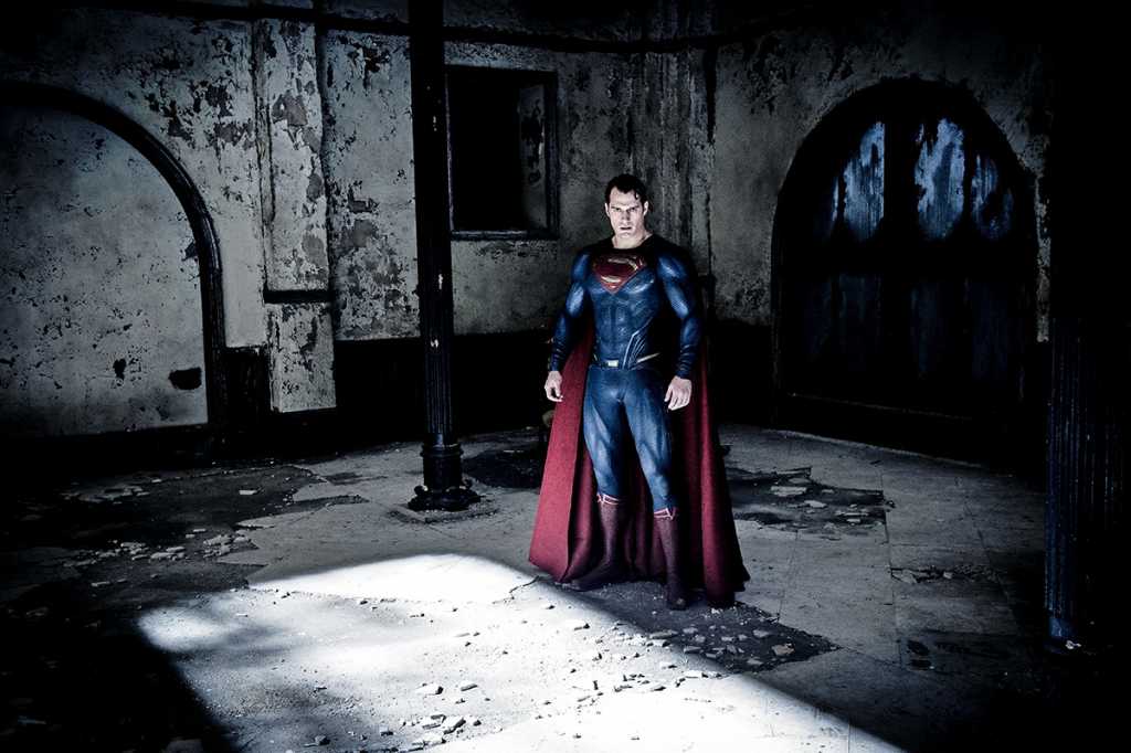 Superman (Henry Cavill) sortira les crocs face à Batman - Image droits réservés - © Warner Bros